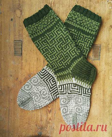 Очень красивые и интересные носочки Love Socks от Sini Huupponen схема