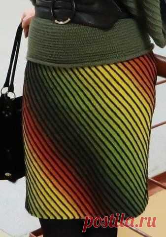 Юбка, связанная по диагонали Вяжется за 2 дня лицевой гладью или платочной вязкой, количество вариаций ограничено лишь воображением вязальщицы: можно скомбинировать два разных Артистика, можно одну пасму размотать и начать с разных секций, можно взять один артистик и разбавить однотонным...Уходит около 300 грамм...