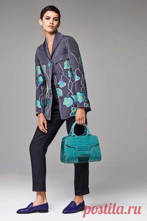 Гениальный Giorgio Armani представил элегантные наряды из коллекции Resort SS 2017