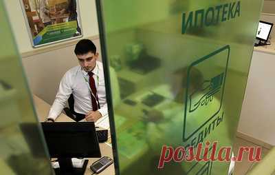 Минфин пока не обсуждает повышение первоначального взноса по льготной ипотеке. Заместитель министра финансов Алексей Моисеев заявил, что в ведомстве обеспокоены сложившимся разрывом между ставками по рыночной и льготной ипотеке