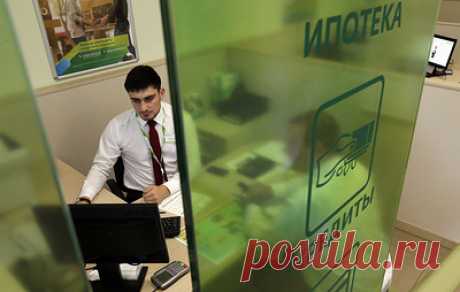 Минфин пока не обсуждает повышение первоначального взноса по льготной ипотеке. Заместитель министра финансов Алексей Моисеев заявил, что в ведомстве обеспокоены сложившимся разрывом между ставками по рыночной и льготной ипотеке