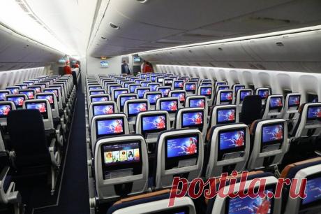 Пассажиров аварийно севшего в Новосибирске самолета отправили в Томск. На борту судна было 165 пассажиров.