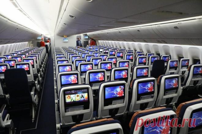 Пассажиров аварийно севшего в Новосибирске самолета отправили в Томск. На борту судна было 165 пассажиров.