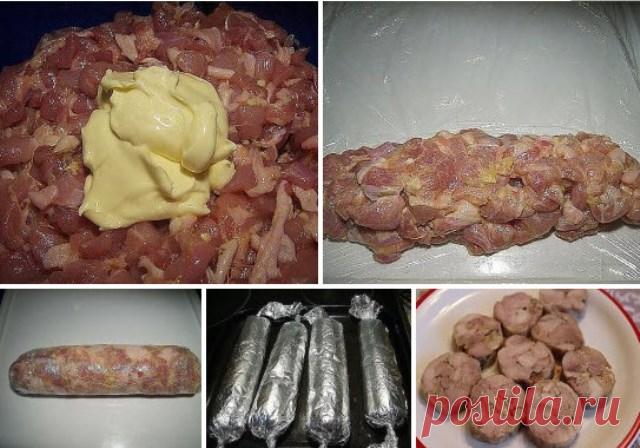 КОЛБАСА ДОМАШНЯЯ КУРИНАЯ БЫСТРОГО ПРИГОТОВЛЕНИЯ - ОБАЛДЕННЫЙ ВКУС! ИНГРЕДИЕНТЫ : • 1 кг. бедро куриное (без костей) • 7-8 зубчиков чеснока • 0,5 ч.л. перец черный (молотый) • 0,5 ч.л. приправа для курицы ( напишу что туда