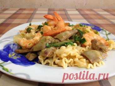 Тальолини с артишоками и креветками Тальолини с артишоками и креветками - это изысканное итальянское блюдо, которое сочетает в себе нежные креветки, свежие артишоки и хрустящие цуккини. Паста пропитывается ароматами белого вина и чеснока, создавая неповторимый вкус. Это блюдо станет украшением любого стола и порадует даже самых требовательных гурманов.