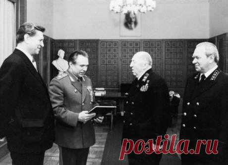 Убийство на «Ждановской». Как в СССР перестали верить в «дядю Стёпу» | Чёрт побери 26 декабря 1980 года в Москве, на станции метро «Ждановская», произошло преступление, приведшее к краху одного из самых влиятельных людей СССР — главы МВД Николая Щёлокова.    Должен остаться только один. Отечестве испокон веков не сложилось традиции открытой политической жизни. Главные вопросы всегда решались за кулисами — так было при царях, при генсеках, приняла это и современная Россия. ...