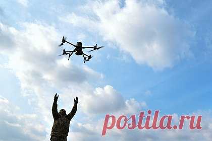 Россия и Белоруссия разработают лазерный модуль для уничтожения БЛА. Белорусское предприятие «Научно-технический центр "Лэмт"» совместно с российскими научно-исследовательскими институтами разрабатывает лазерный модуль мощностью 100 киловатт для уничтожения беспилотников, сообщил представитель белорусской компании. Прототип будет готов в 2023 году.