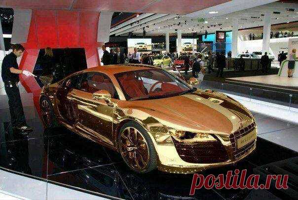 (87) Елена Петрова - Золотая Audi R8.