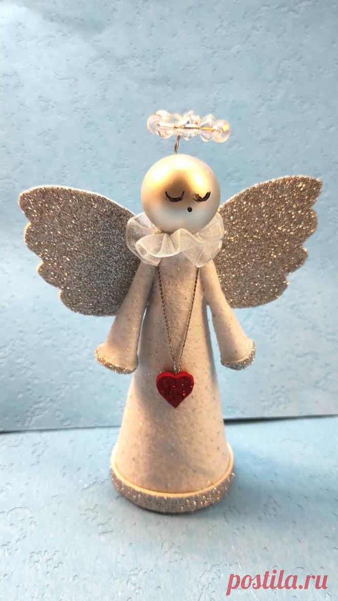 Не выбрасывайте картонные втулки! 🔥 Это отличный материал для поделок своими руками!
В этом видео я покажу, как быстро и просто сделать Рождественского Ангела своими руками из картонной втулки и фетра. 🎄
Новогодние поделки из втулок туалетной бумаги - это бюджетно и креативно!