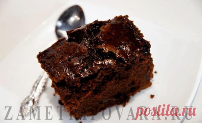 Шоколадный кекс с шоколадной начинкой и шоколадным соусом | Ваши любимые рецепты