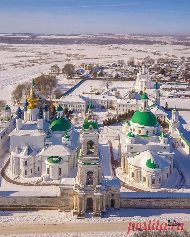 Спасо-Яковлевский монастырь в Ростове Великом.
📷 elenakrizhevskaya