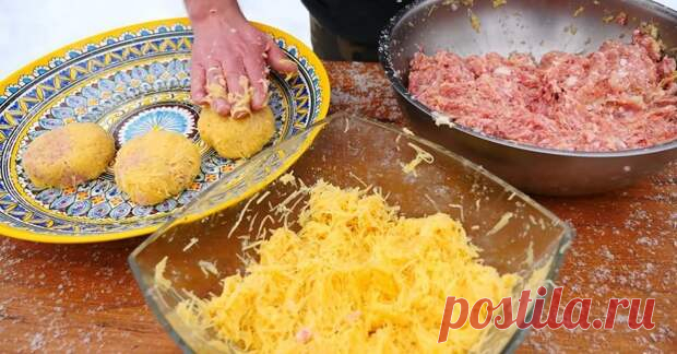 Легендарные котлеты по-хлыновски из свинины - Будет вкусно
                                             - 16 февраля
                                             - 43460716368 - Медиаплатформа МирТесен Как только приехали на дачу, муж пообещал приготовить на обед свои фирменные котлеты по-хлыновски. Я сначала отнеслась скептически к такой кулинарной инициативе. Тем более что мне досталась скромная участь выбора гарнира. Муж усердно готовил, а мы ждали обеда. Уже по доносящ...