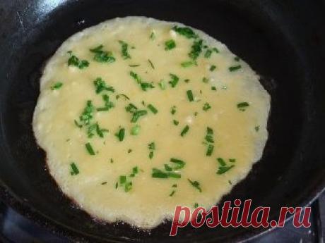 ТОНКИЕ КАРТОФЕЛЬНЫЕ БЛИНЫ - ТАКОГО ВЫ ЕЩЕ НЕ ПРОБОВАЛИ.
Ингредиенты:
 5 небольших картофелин
 250-300 молока
 250-300 муки
 3-4 зб чеснока
 3 яйца
 1 ст л(без горки)сахара
 3+2ст л растит масла
 соль
 петрушка и зелен лук-по желанию
Приготовление:
Очистить и порезать на 4 части картофель,залить водой(так,что б только только покрыла картофель),посолить и отварить до готовности. Дать чуть остыть и в блендер,вместе с водой,в которой варились,до кашеобразного состояния
Добавляем к картофельной с