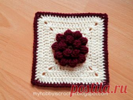 Квадратные с цветком георгина.Связать крючком.МК.