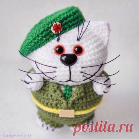 Вязанная игрушка к 23-му февраля, отличная идея.