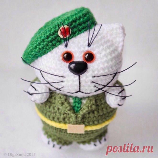 Вязанная игрушка к 23-му февраля, отличная идея.