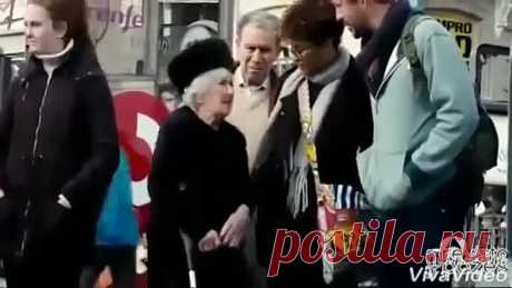 Отличный танец от 90 летней старушки
