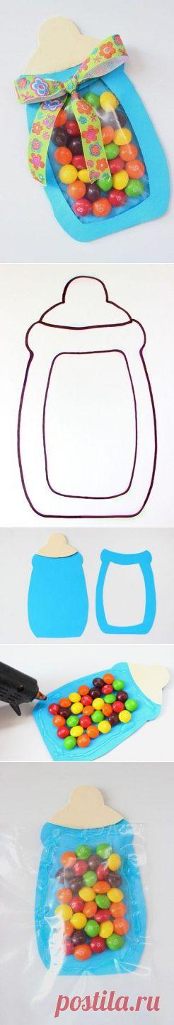 Открытка для малыша с конфетами