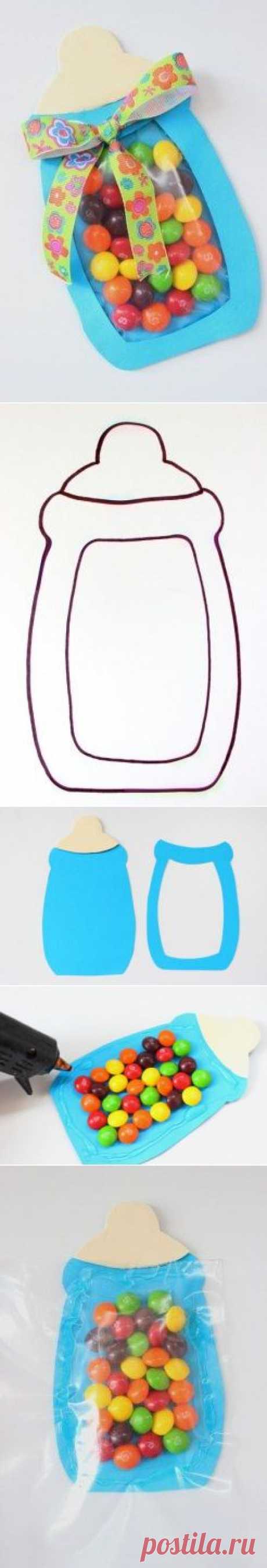 Открытка для малыша с конфетами