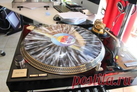 The TECHNICS SL-1200 LTD