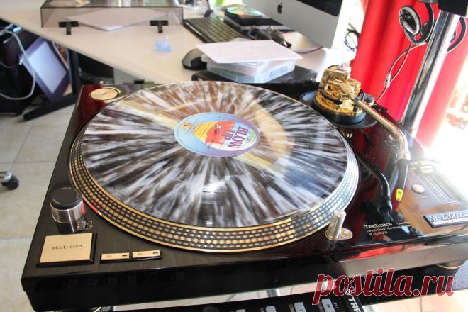 The TECHNICS SL-1200 LTD