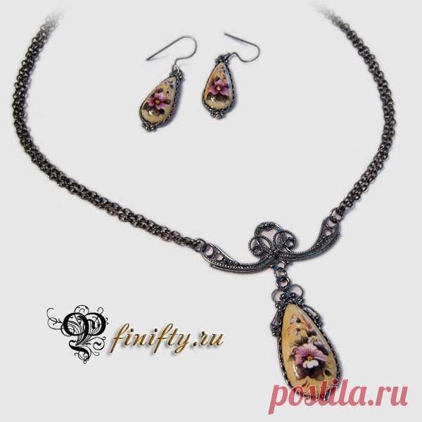 Колье и серьги Фея.
Ростовская финифть (горячая художественная эмаль).
Описание и цены по ссылке https://finifty.ru/catalog/kole-busy-ozherele/kole-feya
Подписывайтесь на наш канал https://t.me/finifty  в Telegram 
и Вы первые узнаете о наших новинках.

#нашафинифть #гарнитур #эмаль #финифть