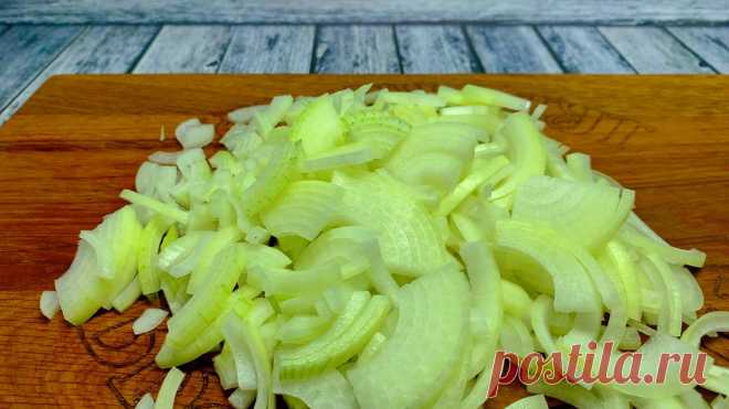 Беру овощи с грядки и делаю заготовку для вкусных супчиков на зиму: делать просто, а зимой время на готовку не трачу (делюсь)
Чтобы сохранить домашние овощи и наслаждаться их вкусом в зимний период, мы делаем заготовку для супчиков! Что может быть проще? Открыл баночку и супчик готов за считанные минуты 😍 видео рецепта можно посмотреть тут ⬇ Ингредиенты на 1,5 литра: • Капуста — 750 гр • Лук — 300 гр • Помидор — 300 гр • […]
Читай пост далее на сайте. Жми ⏫ссылку выше