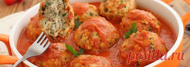 Мясные фрикадельки с цукини в томатном соусе • Рецепт Очень вкусные мясные фрикадельки с цукини в томатном соусе получатся ароматными и сытными.