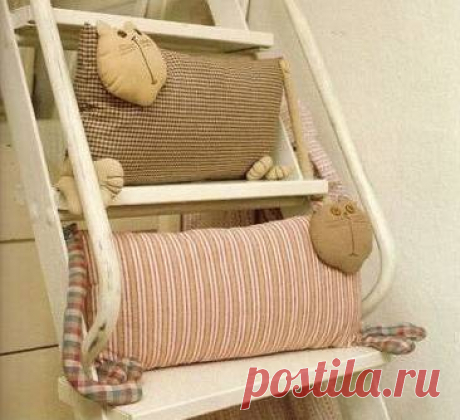 Коты - подушки игрушки своими руками / Декоративные подушки своими руками, фото. Коврики и одеяла. Шитье и вязание крючком и на спицах / КлуКлу. Рукоделие - бисероплетение, квиллинг, вышивка крестом, вязание