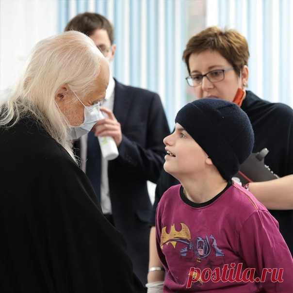 Епископ Пантелеимон в Санкт-Петербурге навестил сегодня подопечных Психоневрологического интерната № 10 и пациентов ковидного отделения госпиталя для ветеранов войн.

#ДелаЦеркви