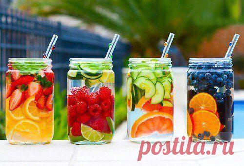 6 ЛУЧШИХ НАПИТКОВ ДЛЯ ЗДОРОВОГО ОРГАНИЗМА
1. С яблоком и корицей.
2. На основе лимонного сока, имбиря и меда.
3. Имбирный напиток.
4. Овощной сок.
5. Коктейль здоровья.
6. С огурцом и сельдереем.