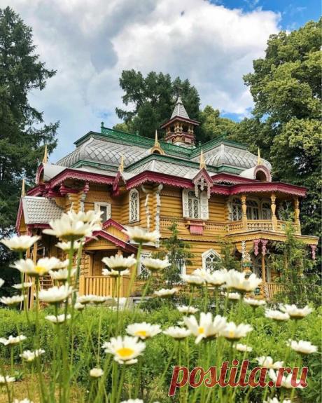 ღЧудесный домик 
Володарский музей зодчества.