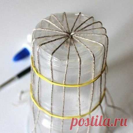 Корзинка из шпагата на форме из пластиковой бутылки — DIYIdeas