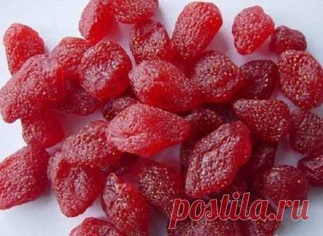 В сезон клубники всегда делаю цукаты из нее: вкусно, полезно и долго сохраняются