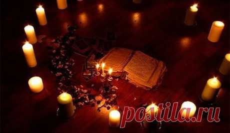 Закон мага
1.Закон добровольности. 
Решение стать магом (ведьмой) или отказаться от магических способностей принимается только добровольно и самостоятельно. Также добровольно и самостоятельно принимается решение о выборе черной, темной, серой, светлой или белой магии. Высшие силы лишь направляют, но не заставляют выбрать один из путей.
2.Закон платы. 
Ничего нельзя достичь или приобрести не затратив определенных усилий и ресурсов. Плата может быть различной: энергия, деньги, время, личная жизн