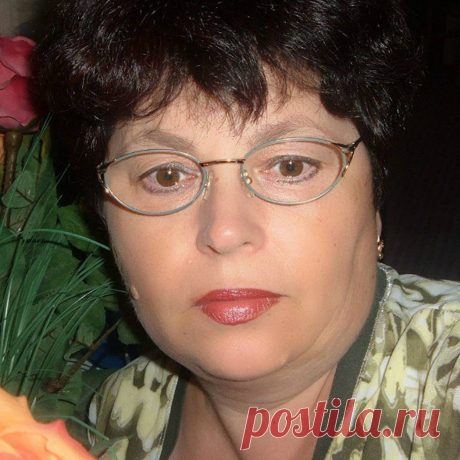 Очень симпатичные тапочки , связаны простым узором.