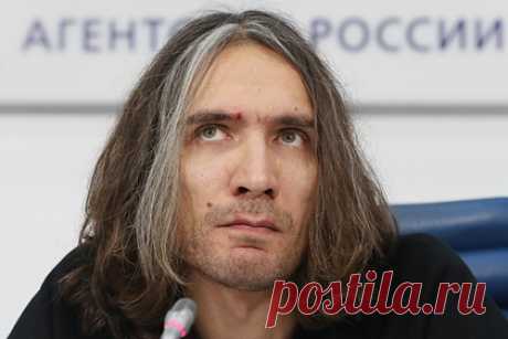 Мосгорсуд отказал в компенсации сыну Цоя из-за фильма Учителя. Мосгорсуд отказал в компенсации морального вреда сыну советского рок-музыканта Виктора Цоя Александру. Претензии наследника артиста связаны с фильмом Алексея Учителя «Цой». Ранее мужчина утверждал, что ответчики использовали необнародованные до этого фотографии отца без разрешения.