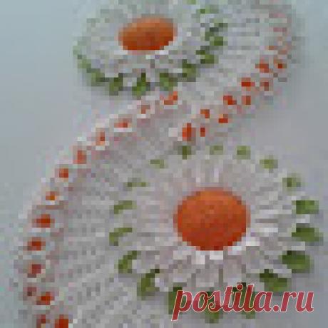 Recipe for how to make this Beautiful Crochet table path in the Sunflower Pattern