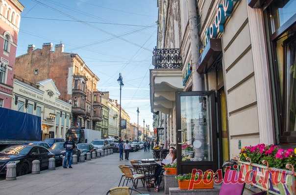 Петербург стал третьим городом России в рейтинге гостеприимности. 

Список опубликовали специалисты сервиса онлайн-бронирования Booking. При составлении рейтинга оценивали уникальность архитектуры города, транспортную доступность, радушие местных жителей и самобытность кухни.

Первое место в списке заняла Казань, второе — Москва. Также в него вошли Краснодар, Калининград, Ростов-на-Дону, Воронеж, Новосибирск, Ярославль и Нижний Новгород.