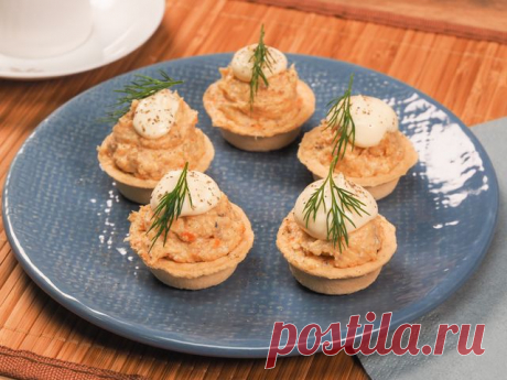 Форшмак с плавленым сыром – пошаговый рецепт приготовления с фото Форшмак из селедки с плавленым сыром — классическая бутербродная закуска из филе сельди. Форшмак с плавленым сыром и морковью — очень нежное по вкусу блюдо, оно тает во рту.