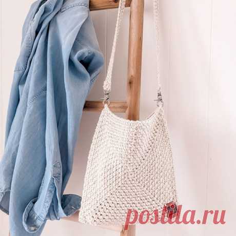 The Crossbody Bag by Nicky Jones

Описание на английском

Пряжа Cotton Et Lin from Yarn Bee
80/20 хлопок/лен
100гр/165м
крючок 5 мм
расход 2 мотка