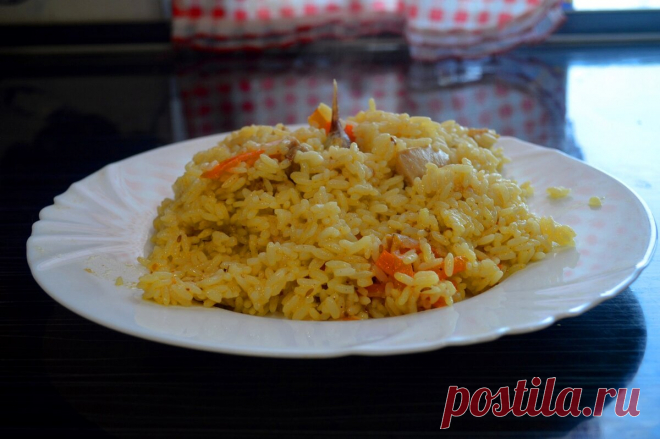 Я знаю много рецептов приготовления плова, но этот самый вкусный. Плов с курицей  и свининой - очень простое, вкусное и сытное блюдо. Чтобы приготовить его, нужно подготовить следующие ингредиенты: 300 граммов свинины, 300 - говядины или 600 граммов любого другого мяса, 300 грамм риса, 300 миллилитров подсолнечного масла, 4 куриных яйца, соль, перец и другие специи по вкусу. Что касается мяса, то оно может быть и курятиной. Для начала нужно взять мясо и вымыть его. Затем нужно порезать на куск…