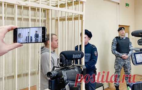 Директора работавшего в гимназии в Брянске ЧОПа арестовали на два месяца. Сергею Поддубному избрали меру пресечения в виде заключения под стражу до 6 февраля 2024 года