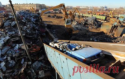 Утильсбор на ввозимые перекупщиками в России транспортные средства вырастет с августа. При этом индексация не затронет физлиц, импортирующих авто с двигателем объемом до 3 л для личного пользования