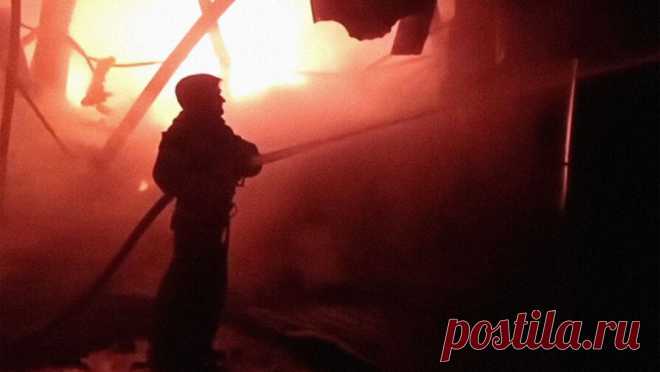 Во Владимирской области потушили пожар на обувном складе. Пожарные ликвидировали открытое горение на складе в поселке Муромцево Судогодского района Владимирской области. Об этом сообщили в главном управлении МЧС по региону. Пожар начался на складе для хранения обуви. По данным ГУ МЧС, горели три ...