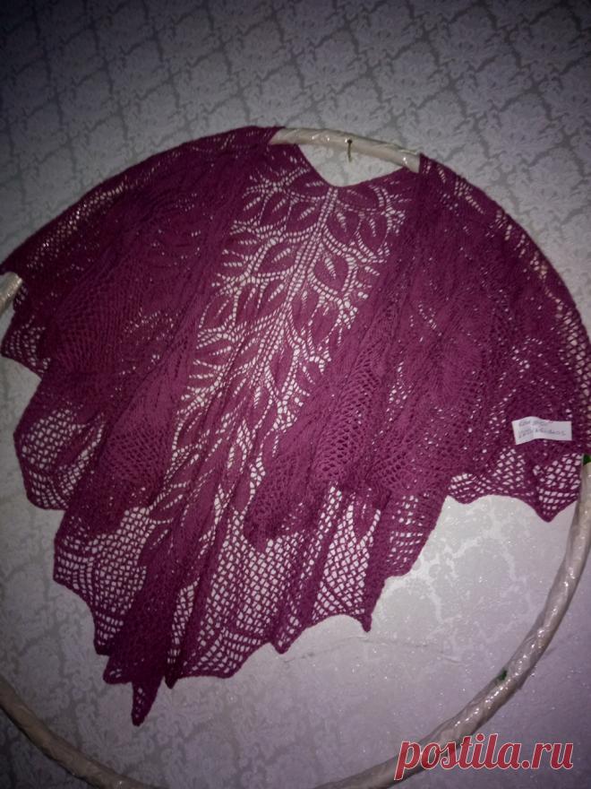 Шаль на конкурс. Связалось..Хочу предложить шаль на конкурс Уютная зима.Вязала из пряжи Королевский стиль,10% овечий пух,40% шерсть,50% микрофибра.100гр.-810м.Ушло почти 2 моточка.Спицы № 3.