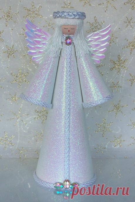 9 3/4 Shimmery Opulent Opal White Angel Tree от TammysCraftShoppe