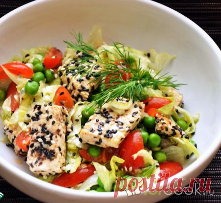 Легкий овощной салат с тофу.