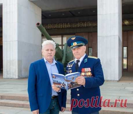 В 2025 году, в год 80-летия Великой Победы, писатель и журналист Игорь Микрюков представил книгу «Помнить» — труд, посвящённый каждому дню Великой Отечественной войны. Произведение уже поступило в библиотеки, школы и музеи по всей стране, а вскоре пополнит фонды Министерства обороны, о чём автор рассказал в интервью Григорию Погосяну.