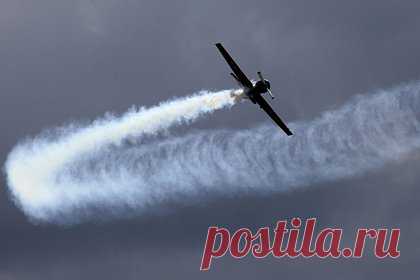 Украинский полковник попытался сбить дроны России на своем Як-52 и погиб